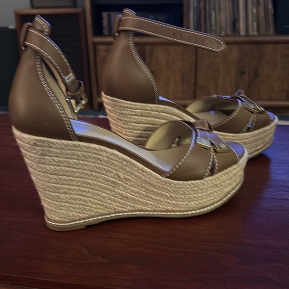 Michael Kors size 8 wedge sandals - Picture 2 of 3